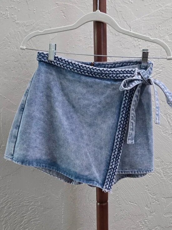 P91. Women's Braided Trim Denim Skort - Picture 4 of 7